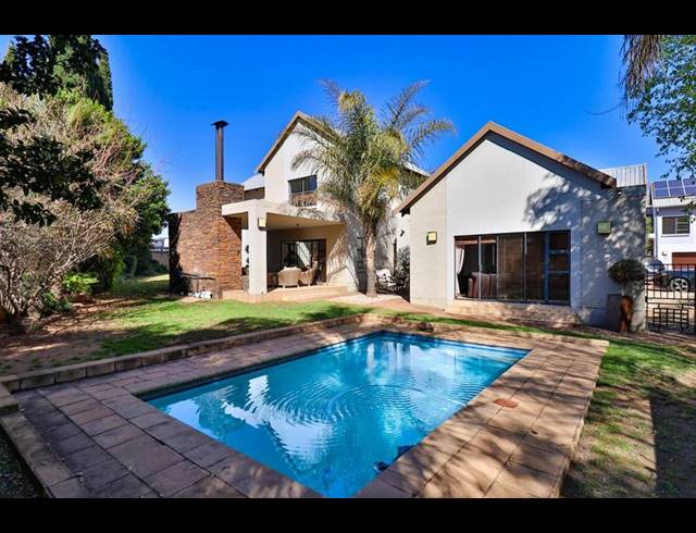 3 BEDROOM TOWNHOUSE FOR SALE IN MIDSTREAM ESTATE